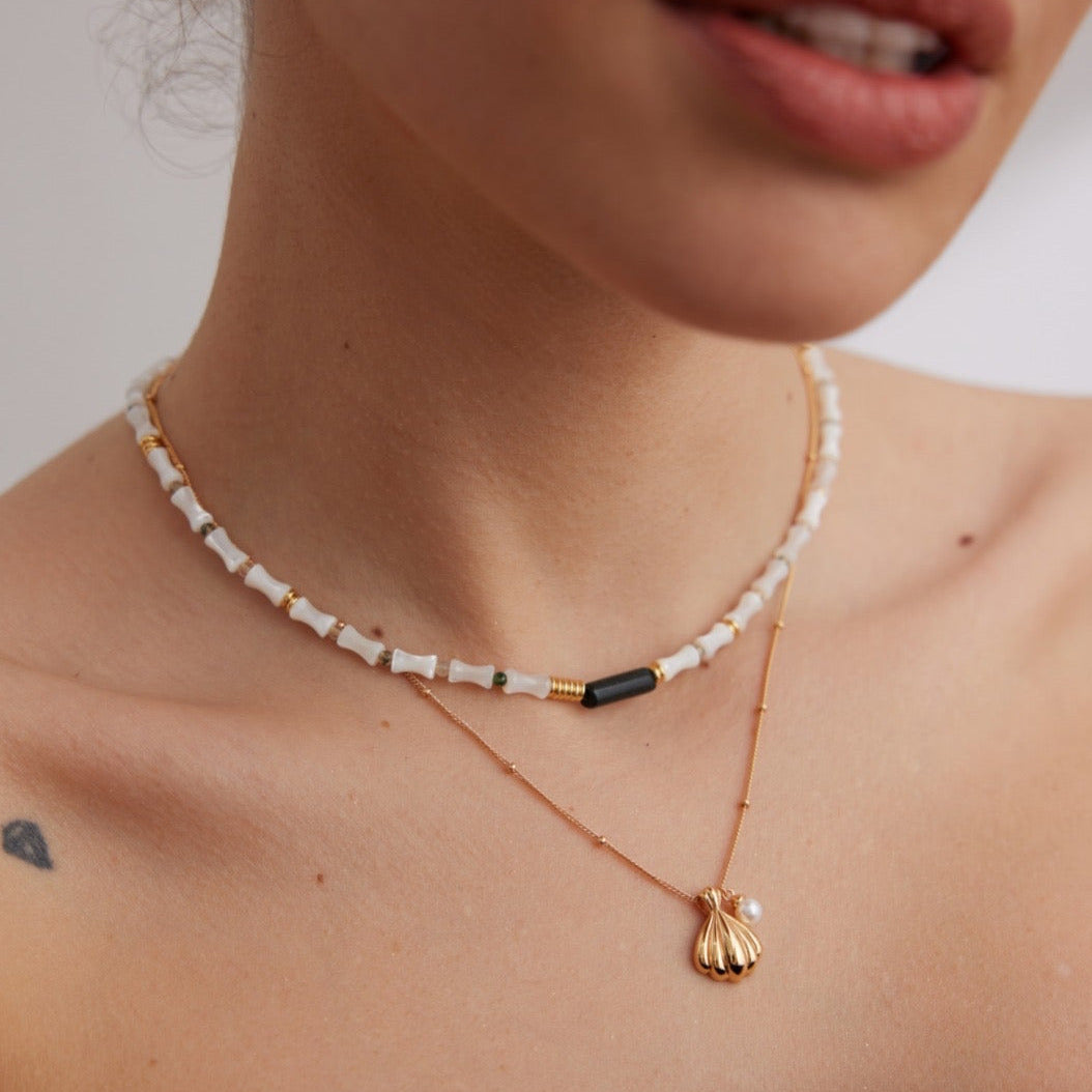 Shell-Shaped Necklace with Pearl -18kGold on Silver
