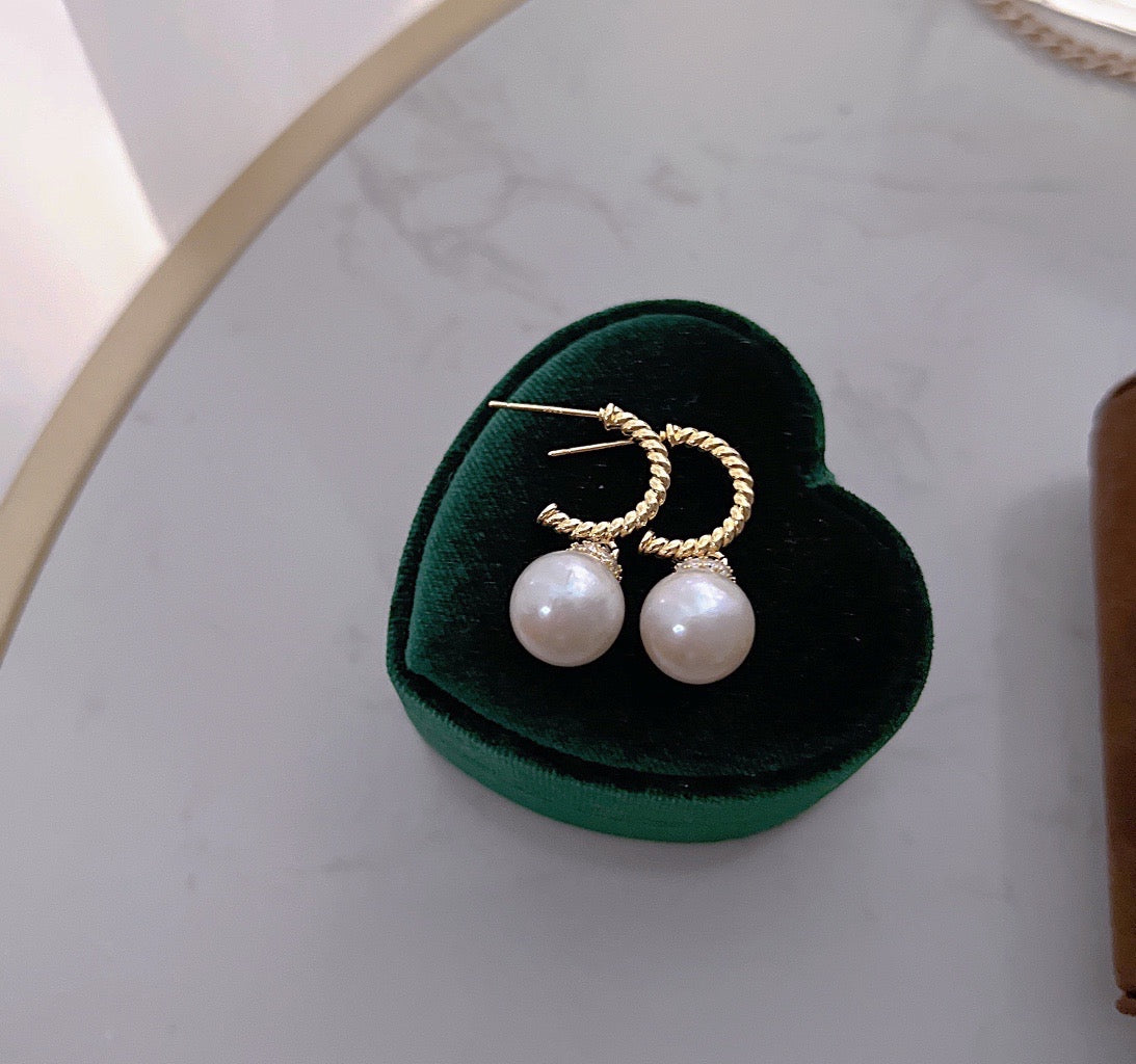 Classic Tiwsted Circle Pearl Earrings