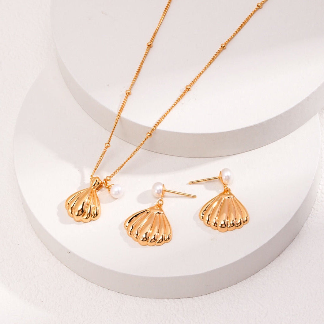 Shell-Shaped Necklace with Pearl -18kGold on Silver