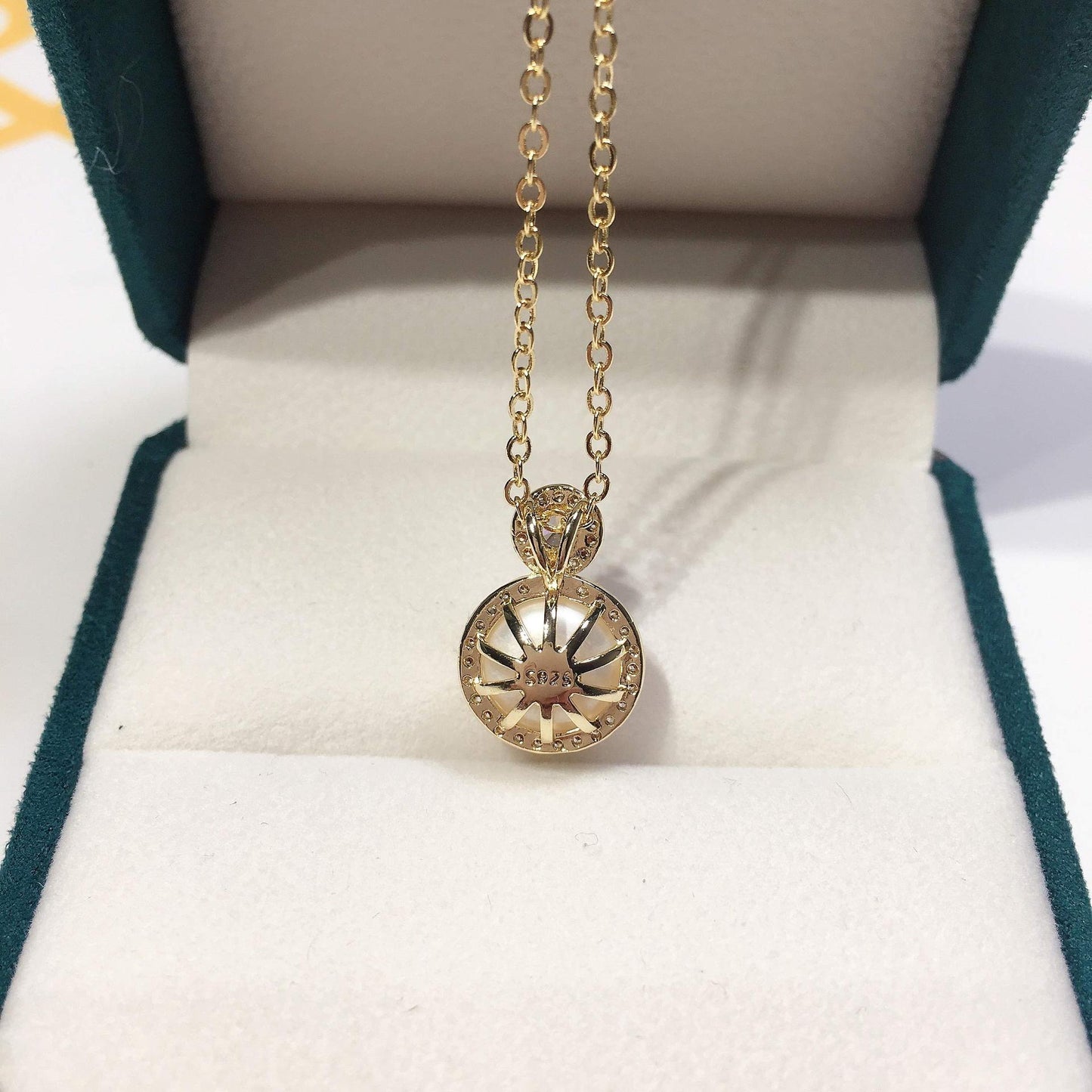 Classic Zircon Circled Freshwater Pearl Necklace