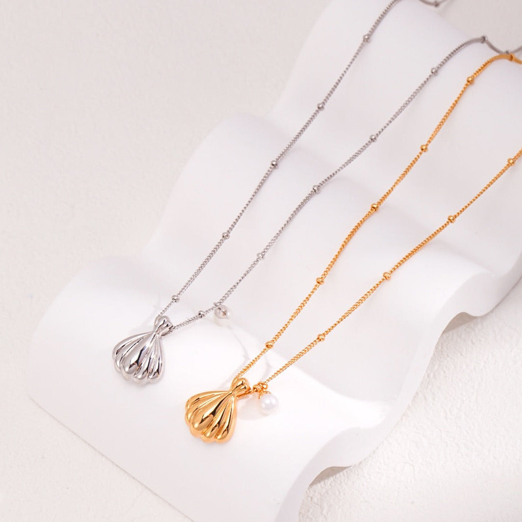 Shell-Shaped Necklace with Pearl -18kGold on Silver