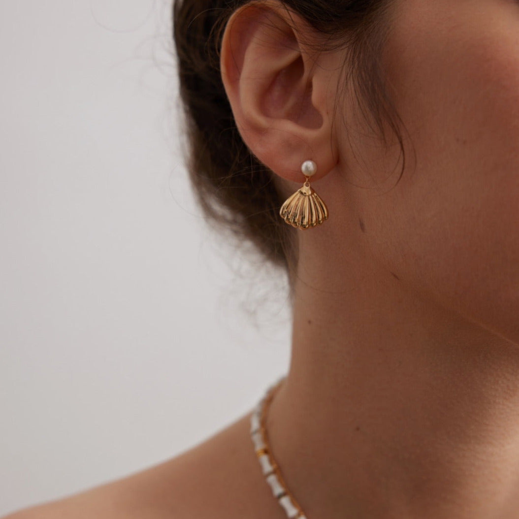 Shell-Shaped Earrings with Pearl Studs-18kGold on Silver