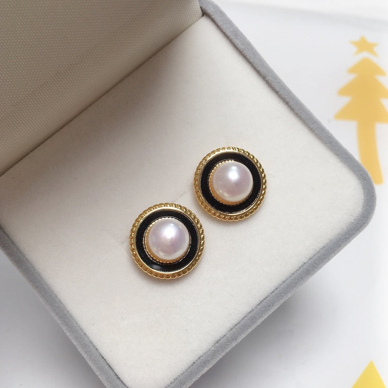 Circle White Shell Freshwater Pearl Stud Earrings