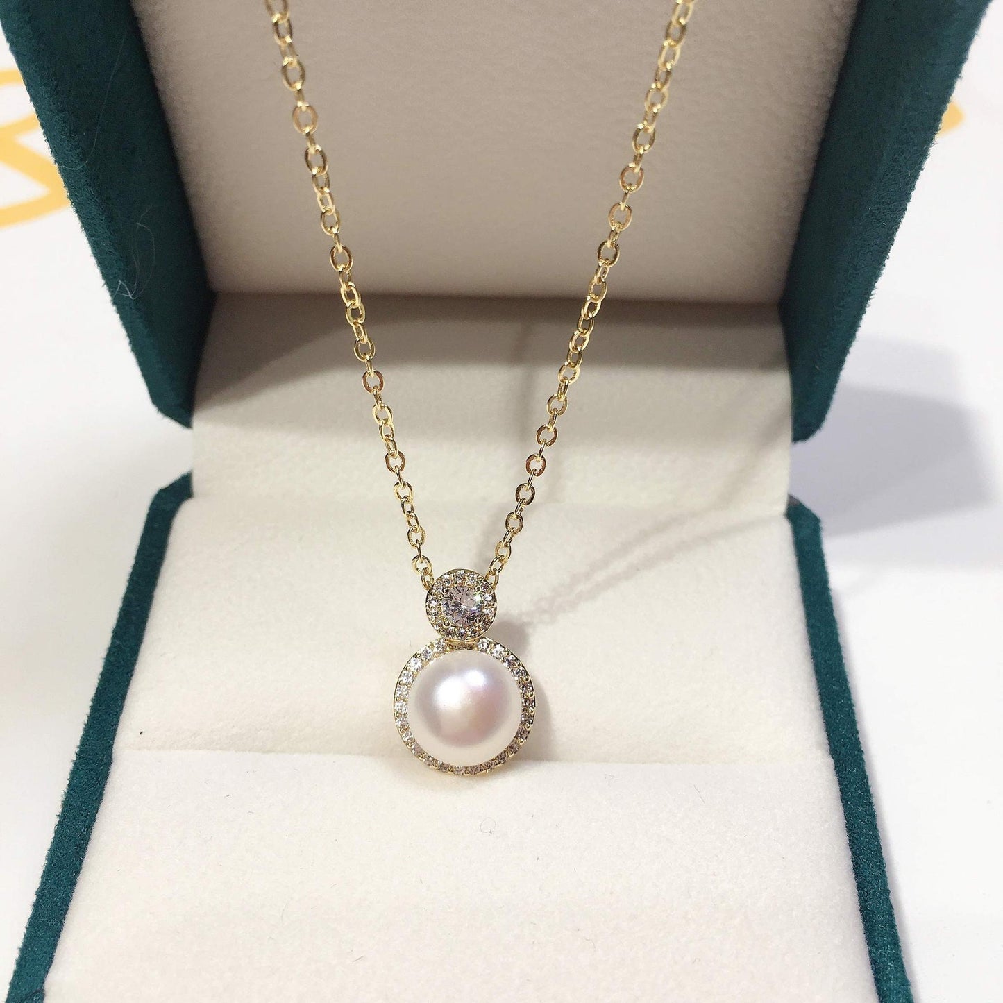 Classic Zircon Circled Freshwater Pearl Necklace