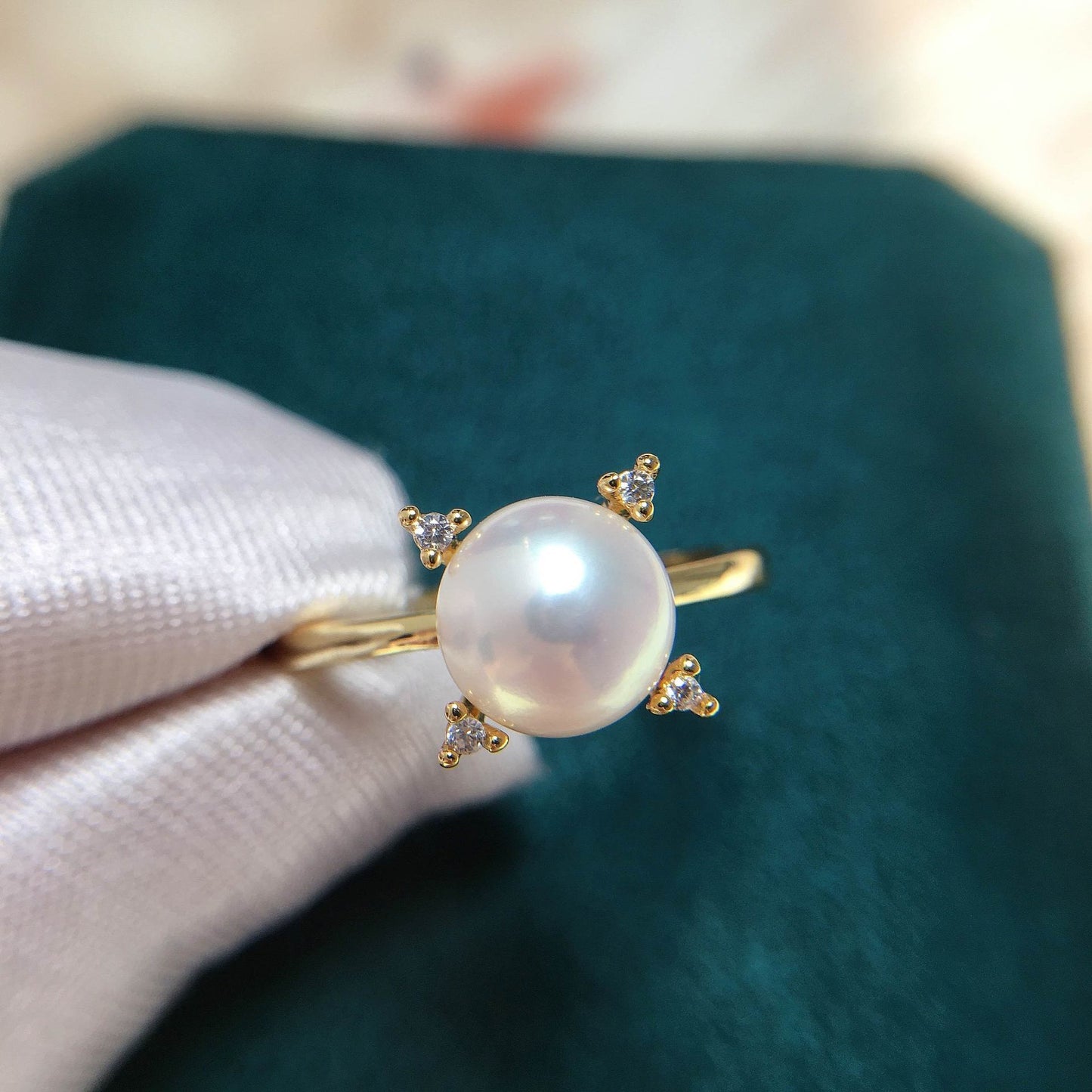 Classic 4 Prongs High Luster Freshwater Pearl Ring