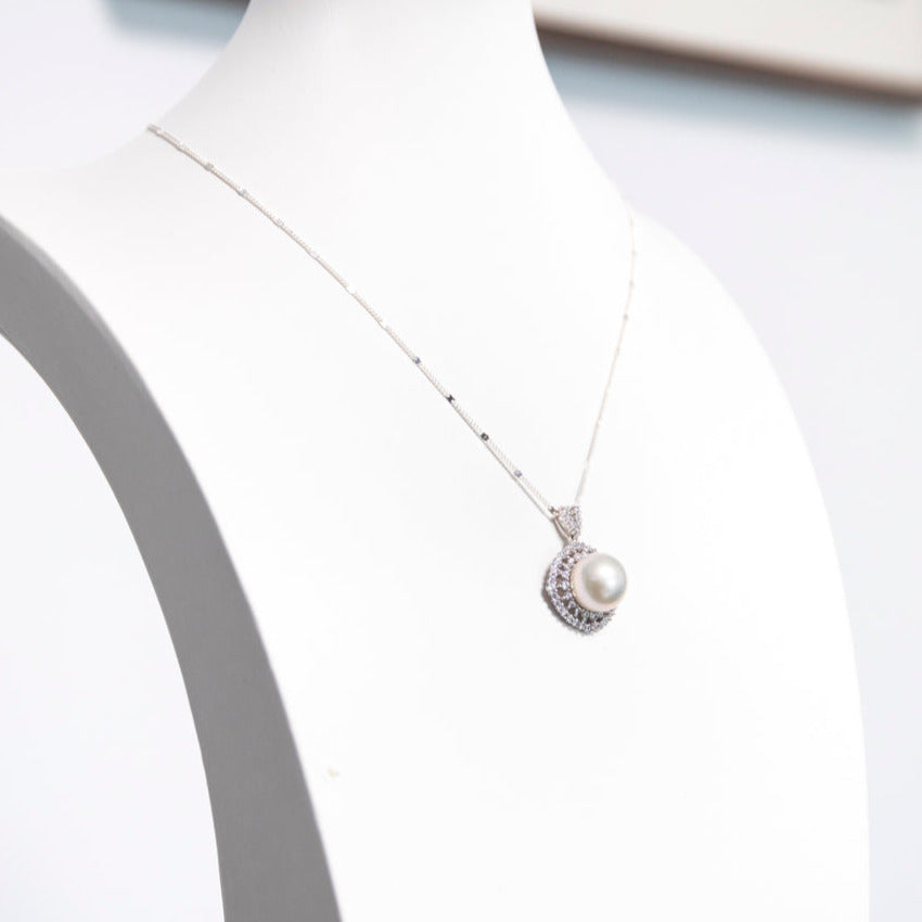 Classic Circular Zircon AAAA High-Luster Pearl Necklace