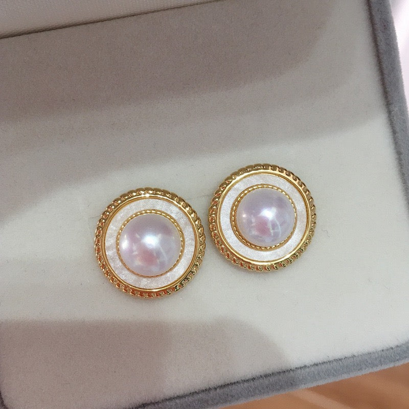 Circle White Shell Freshwater Pearl Stud Earrings