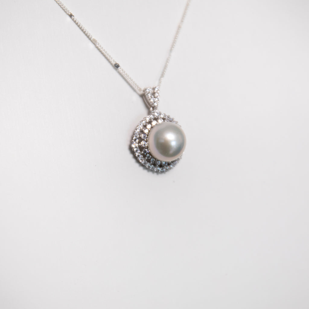 Classic Circular Zircon AAAA High-Luster Pearl Necklace