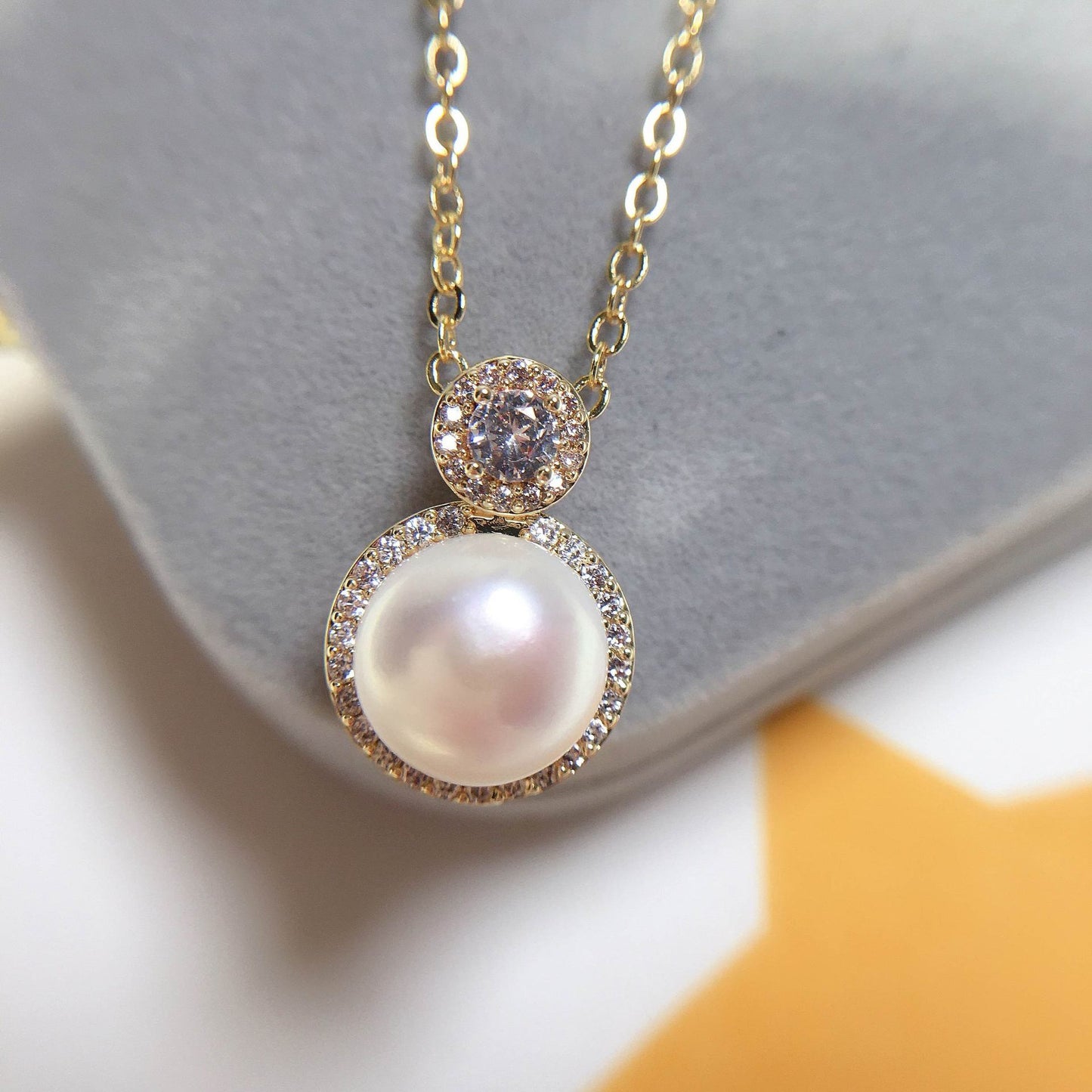Classic Zircon Circled Freshwater Pearl Necklace
