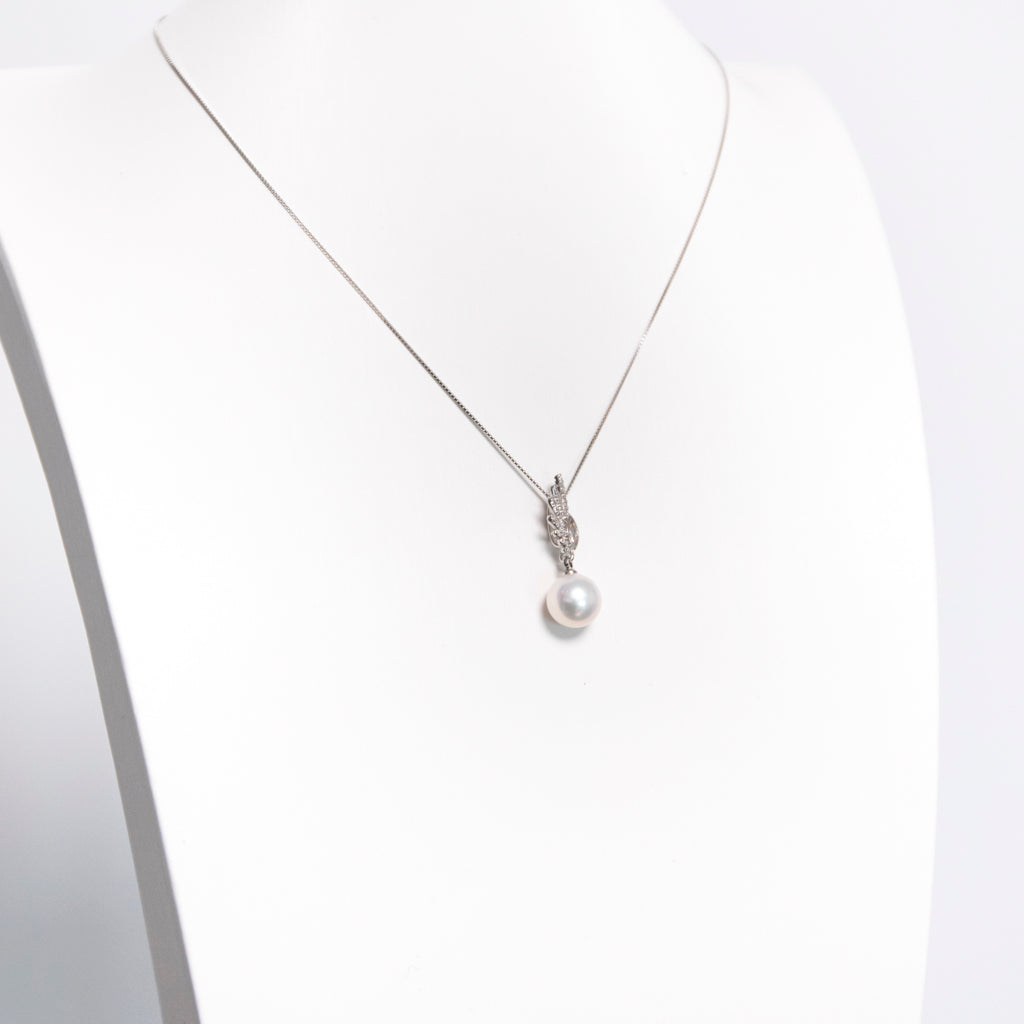 Single Wing Angel AAA Lustrous Pearl Necklace