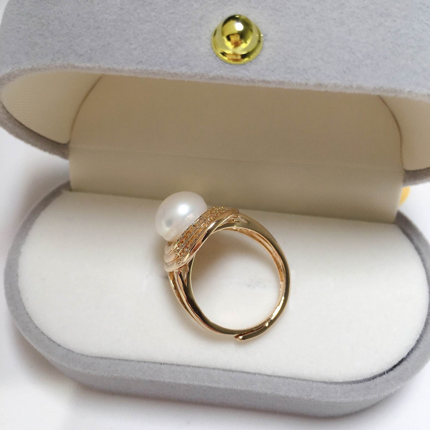 Luxurious Oval Layers Freshwater Pearl Ring