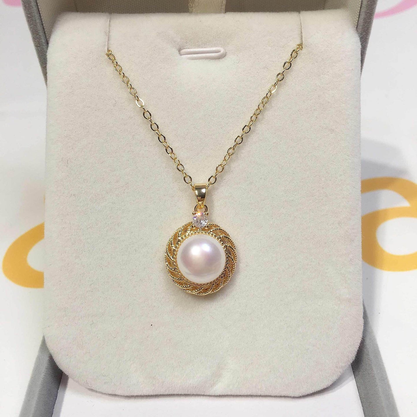 Fire Flame Circled High Luster Freshwater Pearl Necklace
