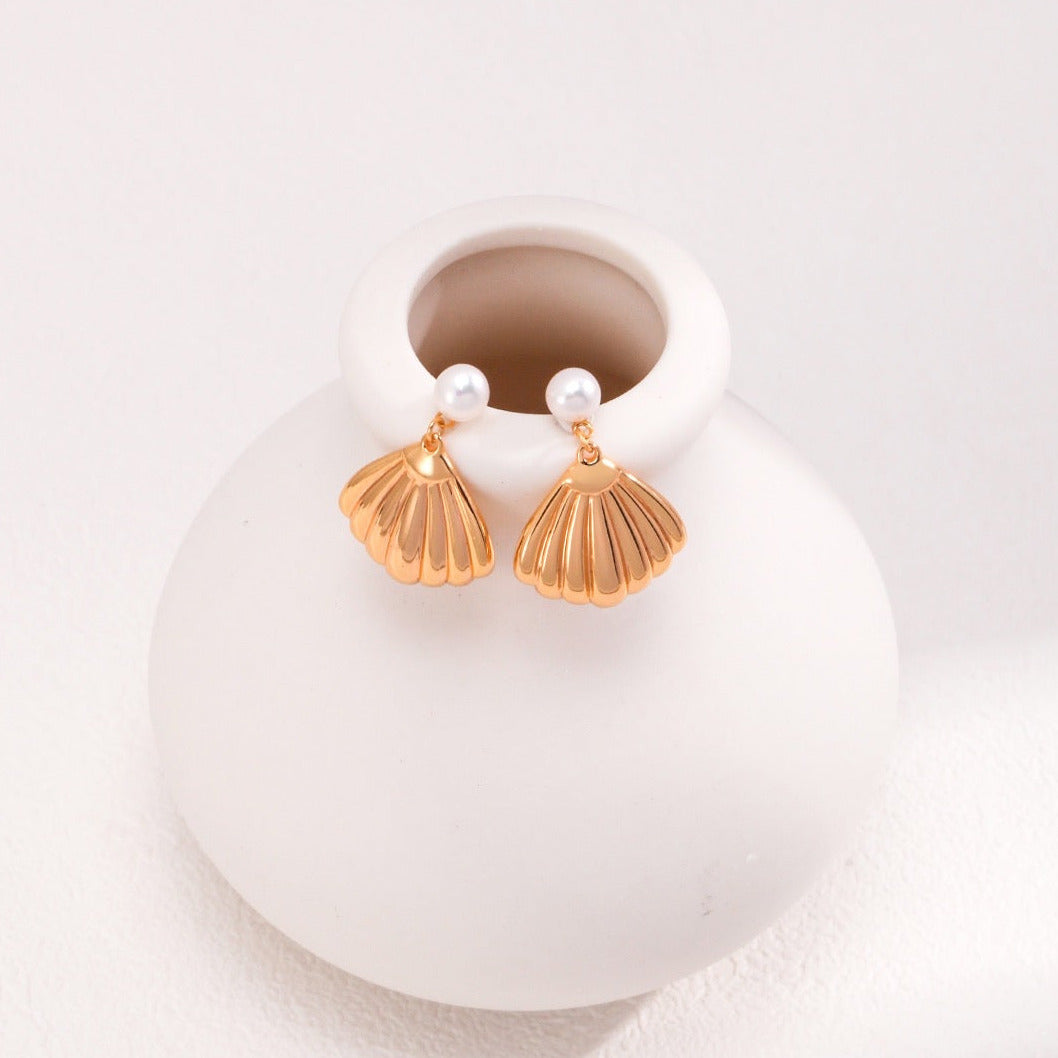 Shell-Shaped Earrings with Pearl Studs-18kGold on Silver