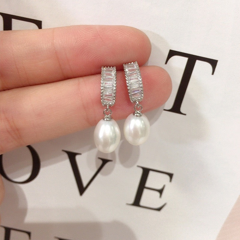 Arch Zircon Oval Pearl Earrings