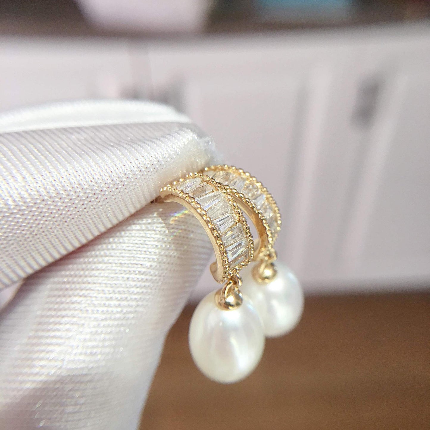 Arch Zircon Oval Pearl Earrings