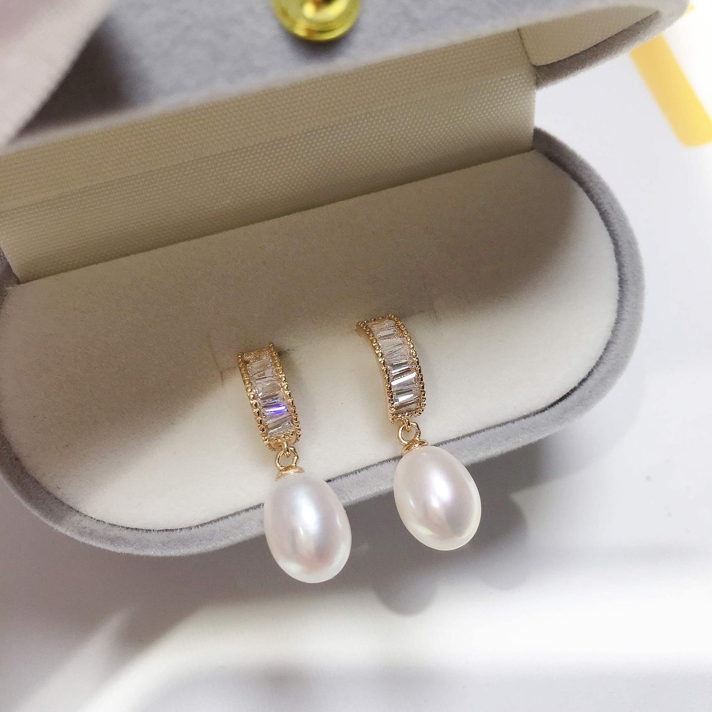 Arch Zircon Oval Pearl Earrings