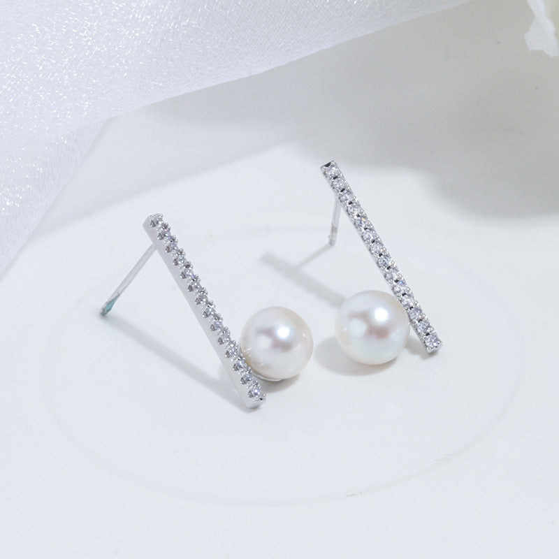 Balance Beam Pearl Stud Earrings