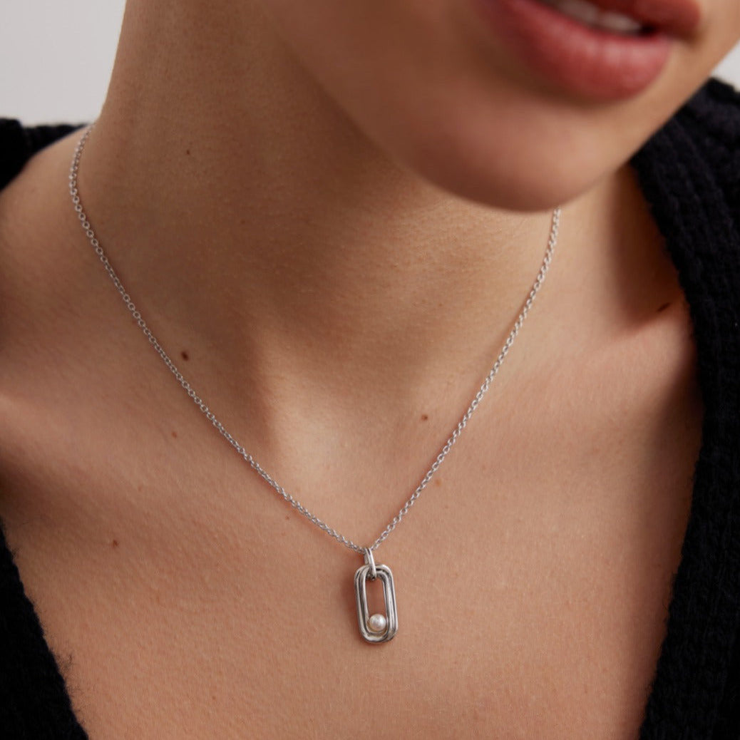 Vintage Oval Lined Pearl Necklace -18kGold on Silver