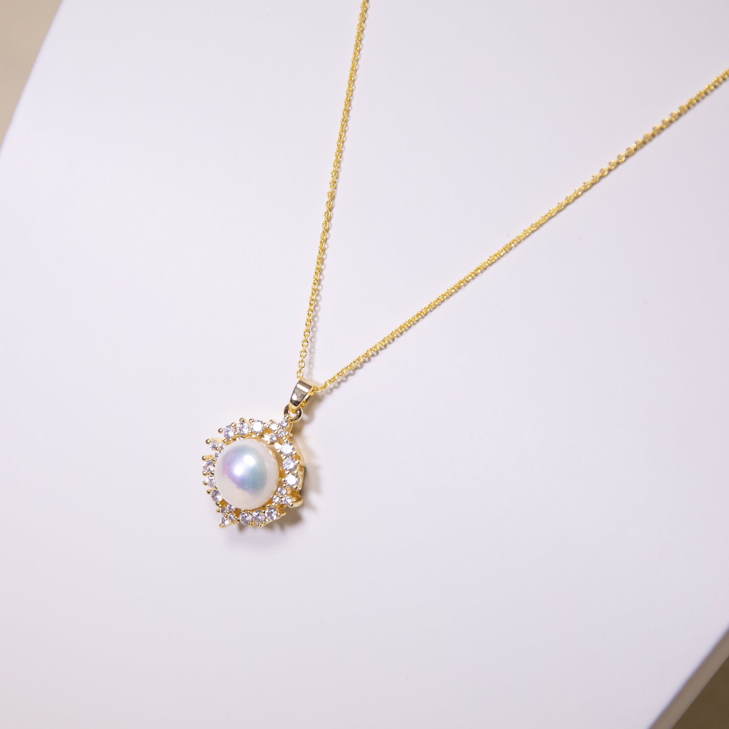 10-11mm Round White Pearl Pendant on Rhombus Zircon setting