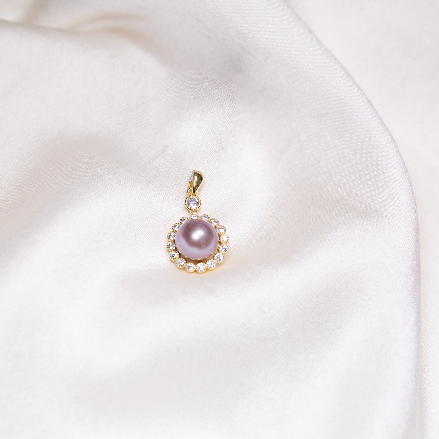 Sun-shaped 10mm Purple Pearl Pendant with Zircons