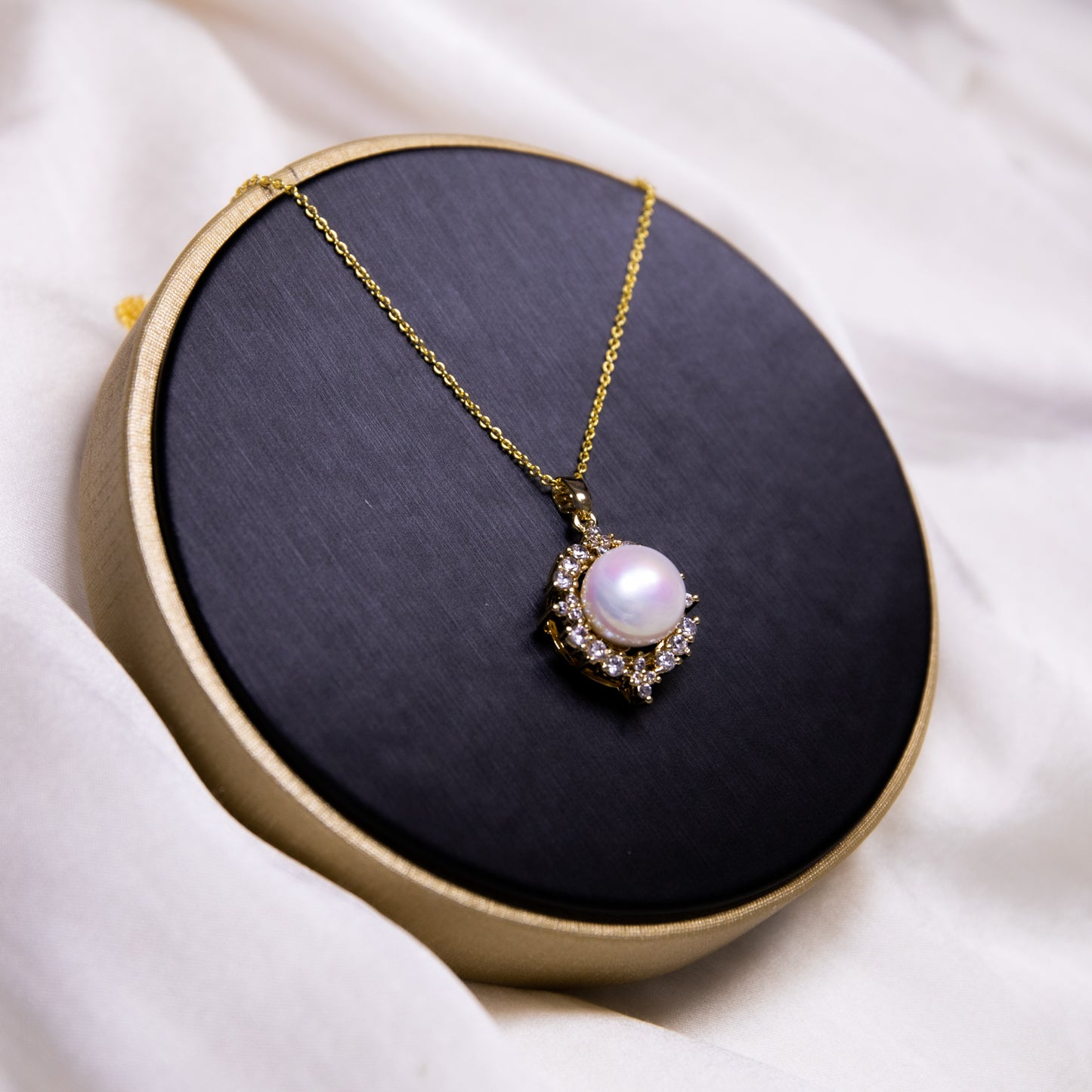 10-11mm Round White Pearl Pendant on Rhombus Zircon setting