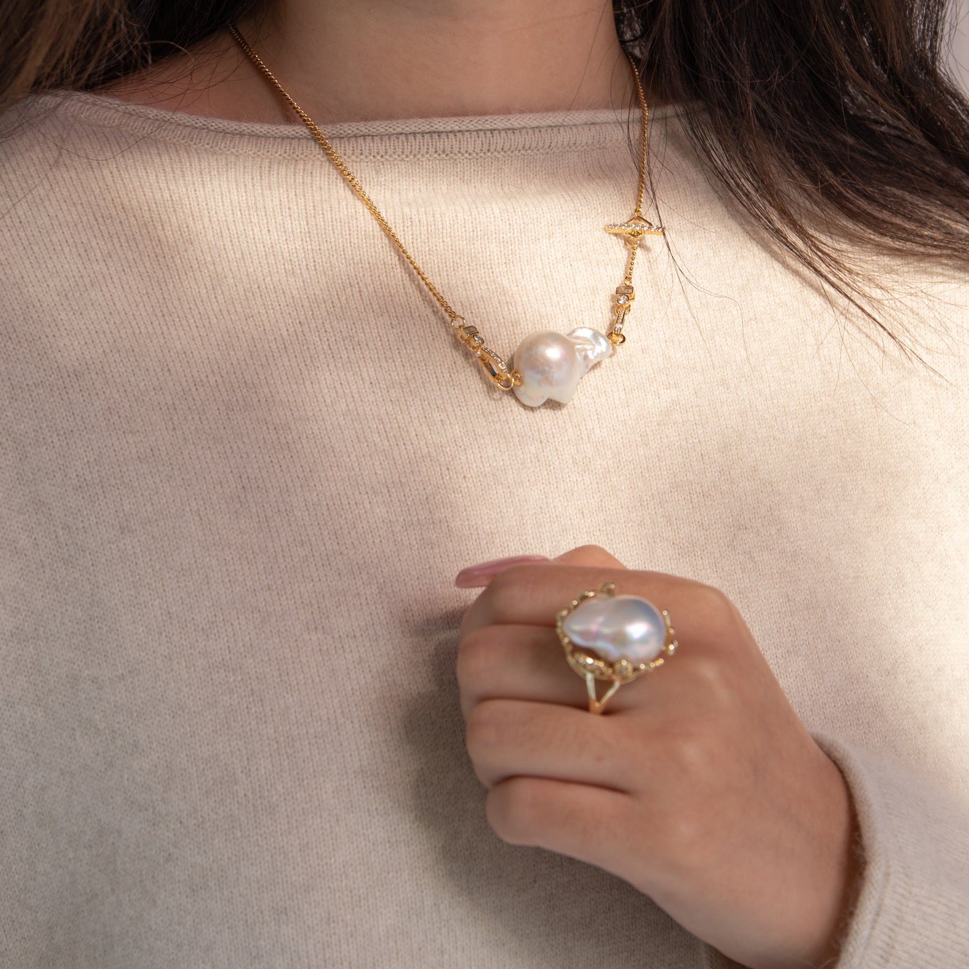 Large Baroque Pearl on Roman Chain Necklace