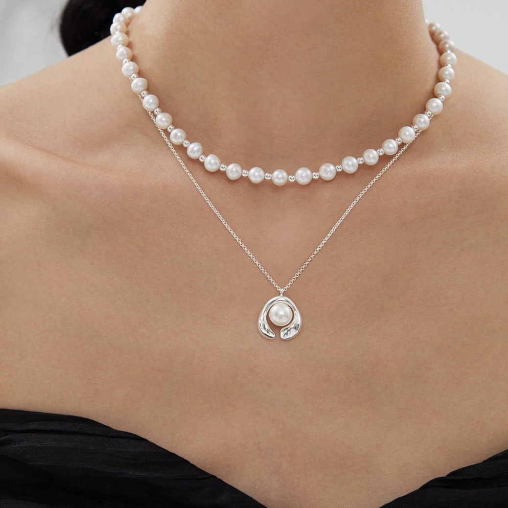 Simple Silver Circled Pearl Pendant Necklace