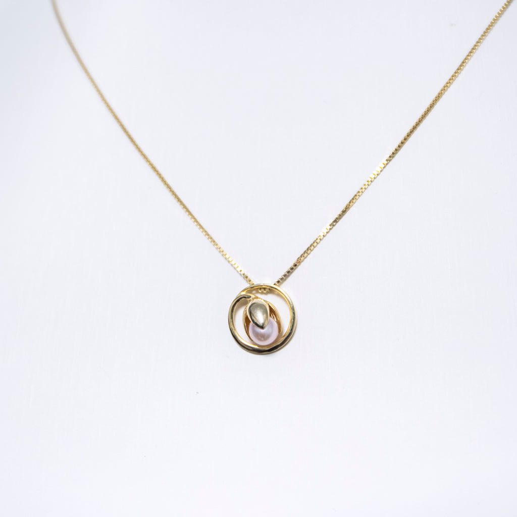 Beloved Halo Bud Pearl Necklace featuring 8–10mm pink freshwater pearl