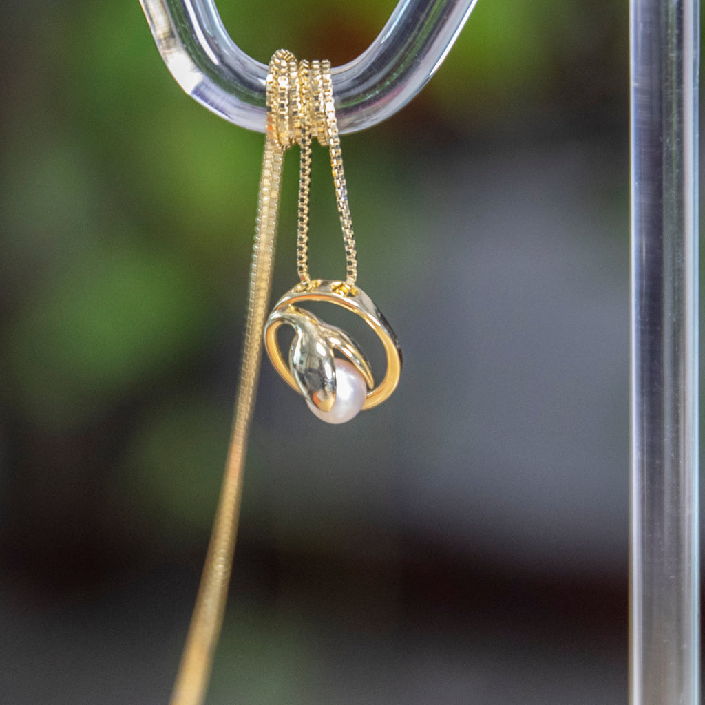 Beloved Halo Bud Pearl Necklace featuring 8–10mm pink freshwater pearl
