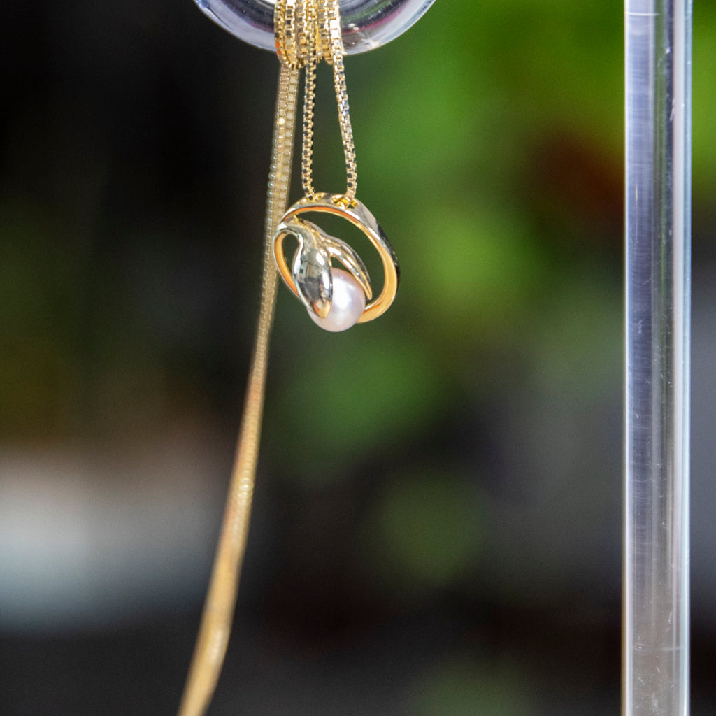 Beloved Halo Bud Pearl Necklace featuring 8–10mm pink freshwater pearl