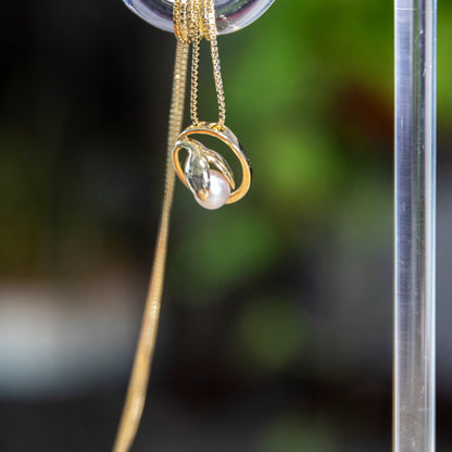 Beloved Halo Bud Pearl Necklace featuring 8–10mm pink freshwater pearl