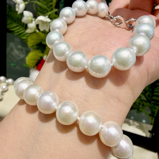 Classic Freshwater Pearl Bracelet, 9–10mm featuring 9–10mm white freshwater pearl