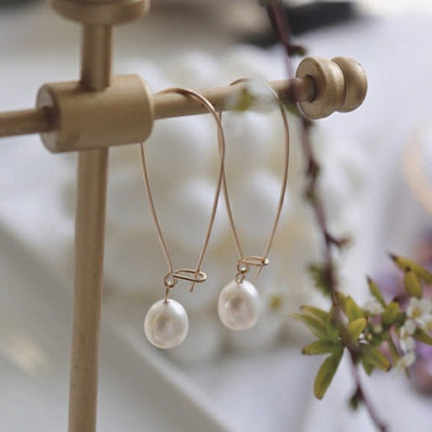 Pearl dangle on Large Hoops Earrings